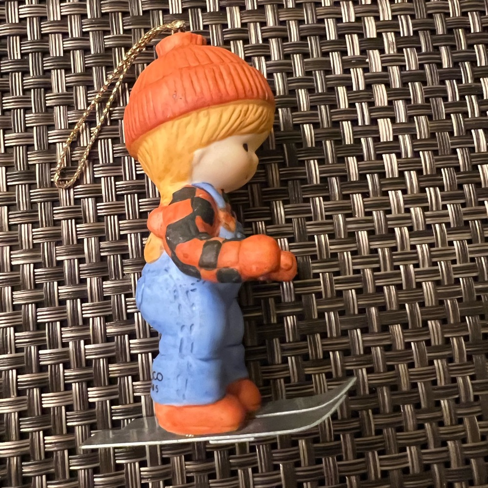Vintage Enesco Country Cousins Katie Skiing 1985